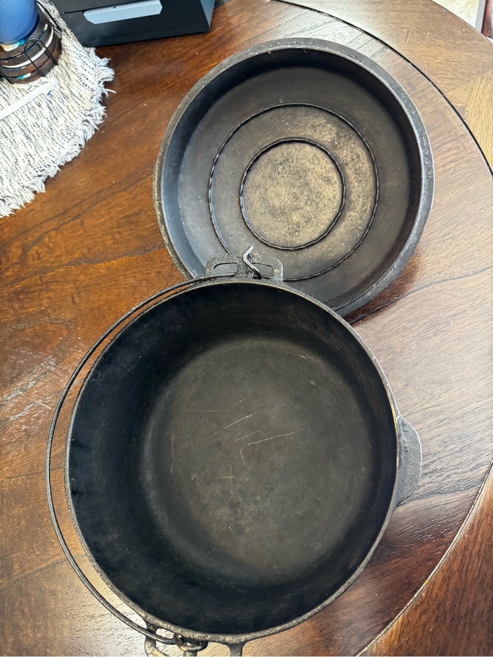 Wagner ware cast Iron Dutch Oven with Lid - Black - Picture 8 of 8